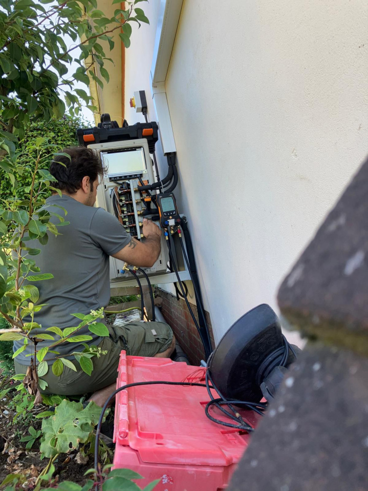 Air Conditioning Breakdown and Service