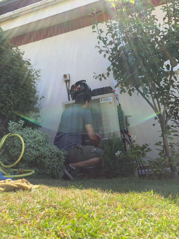 Air Conditioning Breakdown and Service